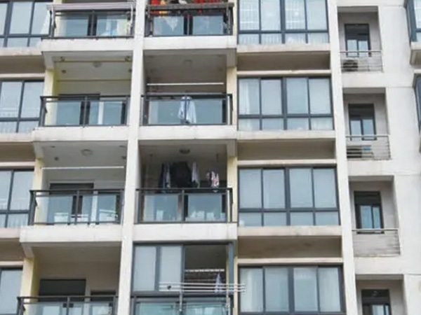 玻璃陽(yáng)臺(tái)護(hù)欄