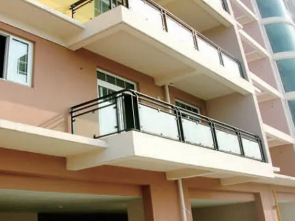 玻璃陽(yáng)臺(tái)護(hù)欄