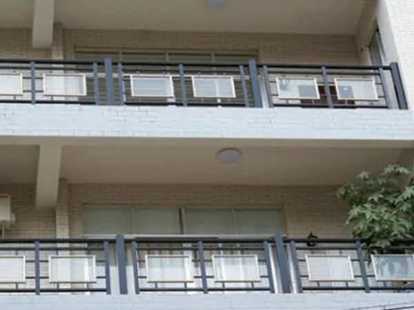 玻璃陽(yáng)臺(tái)護(hù)欄