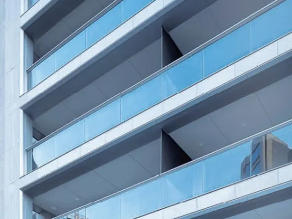 玻璃陽(yáng)臺(tái)護(hù)欄