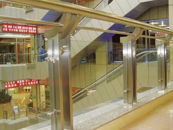 玻璃陽(yáng)臺(tái)護(hù)欄