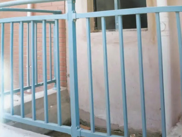 鋅鋼陽臺(tái)護(hù)欄