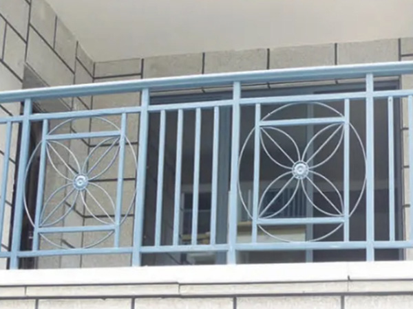 鋅鋼陽臺(tái)護(hù)欄
