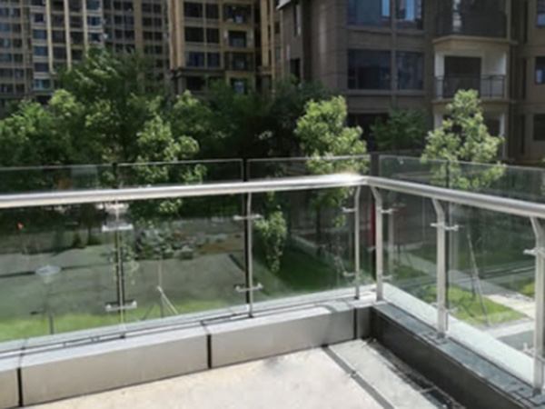 鋅鋼陽臺(tái)護(hù)欄